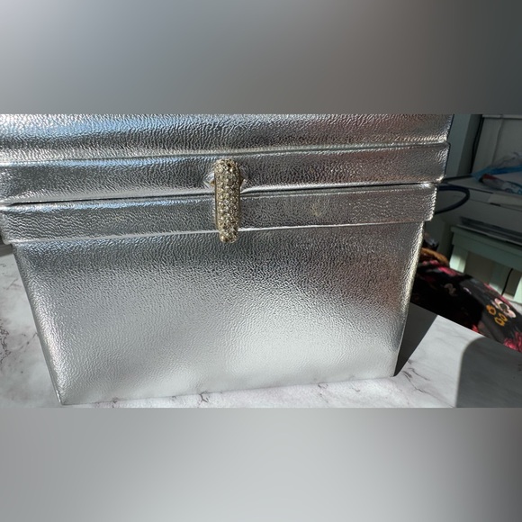 Harry Levine HL USA Silver Vintage Box Purse - Picture 16 of 16